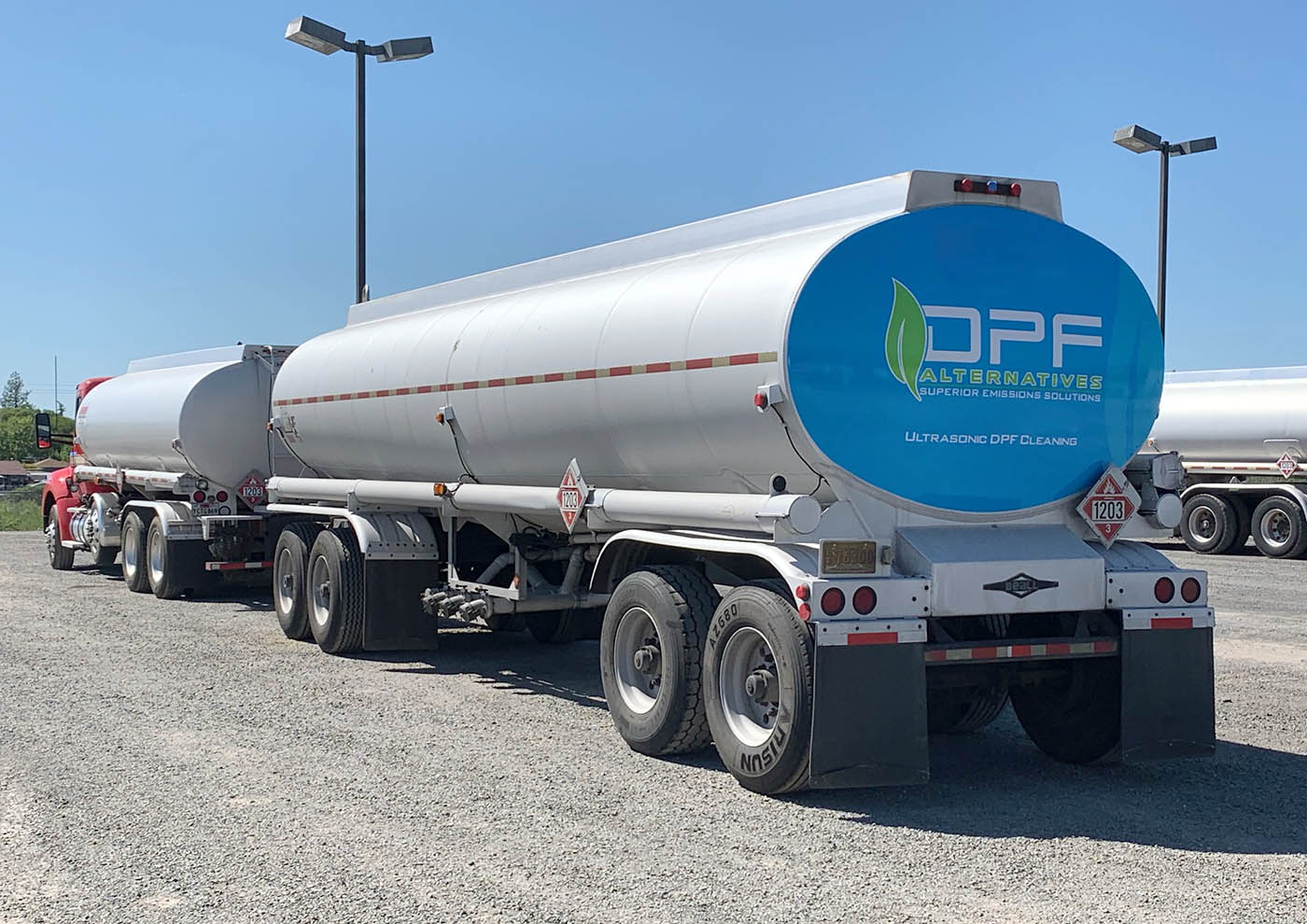Back of a clean, large, reflective semi truck rig, contact DPF Alternatives for a DPF cleaning in Houston, TX.
